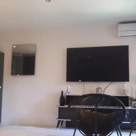 Charmant studio à Sainte-Maxime, 30 m² アパート