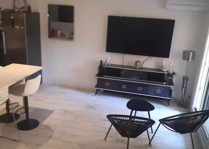 Charmant Studio A Sainte-Maxime, 30 M² * Сент-Максим